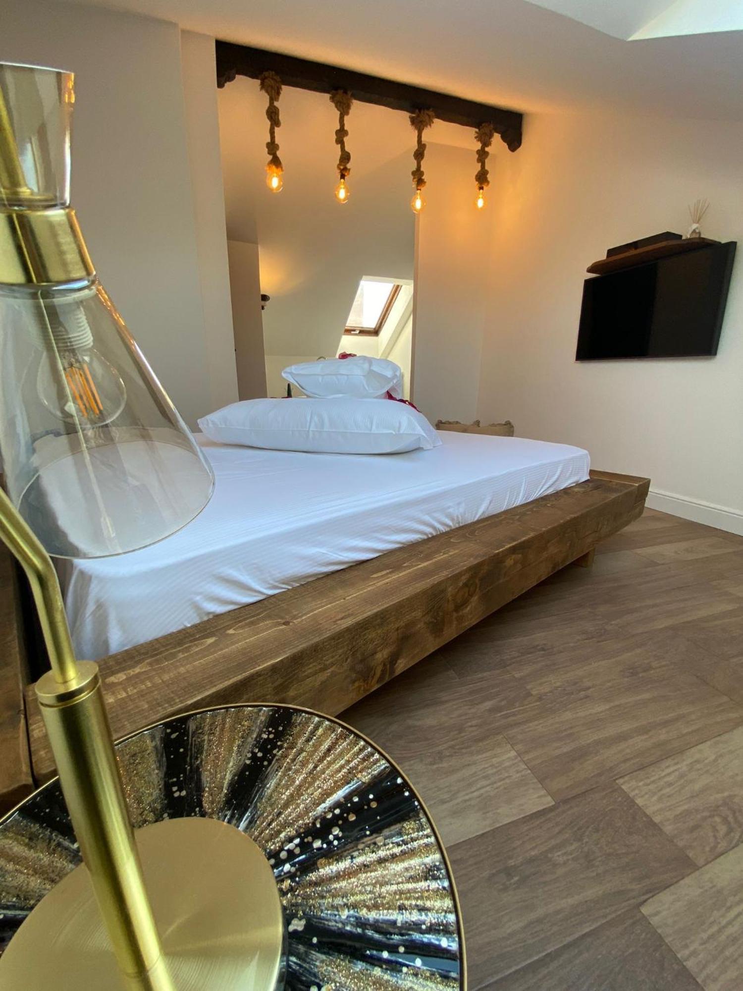 Domino Hotel Turin Bilik gambar